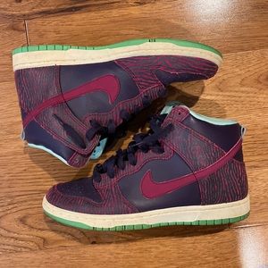Nike Dunk Rasberry purple and green wmn